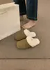 Sandálias slip-on de couro fosco, estilo retrô, inspiradas na floresta, com sola plana, para mulheres, adequadas para uso ao ar livre, nova coleção outono/inverno 2024, forradas de algodão, forradas de fleece, sapatos estilo Birkenstock