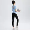 Novo Top de Yoga Costas Nuas 2025 para Mulheres, Conjunto Esportivo para Treinamento e Corrida, Top de Manga Curta de Verão para Pilates e Fitness