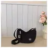 2026 Nova Moda Tendência Estilosa Design de Nicho Bolsa de Ombro Cruzada Única Feminina Casual Nylon Bolsa de Bolinho