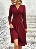 2026 Estilo Nuevo Transfronterizo Europeo y Americano Color Sólido Cuello en V Cintura Pliegues Cruzados Manga Larga Longitud Midi Vestido Largo Vestido Ropa para Mujer