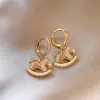 Aretes de Madera Dorada Texturizada con Forma de Oreja de Caballo para Mujer, Pendientes de Moneda de Nicho de Alta Gama, Aretes de Botón, Accesorios para Orejas que Atraen Dinero