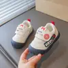 Zapatos para caminar de bebé para niños y niñas 2026 nuevo modelo de otoño zapatos funcionales para niños pequeños con suelas blandas y características antideslizantes para bebés y niños pequeños