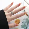 Anel Aberto com Design de Nicho Interessante Feito de Aço Inoxidável, Anel para Dedo Indicador com um Toque de Luxo Leve, Moderno e Fashion, Acessório Versátil Estilo Coreano