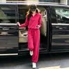 Traje Deportivo Casual de Moda con Cuello Alto para Mujer Otoño 2026 Elegante Sudadera con Media Cremallera y Pantalones Deportivos que Reducen la Edad Conjunto de Dos Piezas Holgado