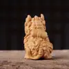 Nuevo Estilo Talla en Madera de Ciprés de Acantilado con Diseño de Unicornio Tallado, Adorno de Escritorio para el Hogar, Artesanía Decorativa Portátil de Madera Maciza Venta al por Mayor