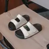 Chinelos femininos estilo coreano 2026 novo modelo de verão sapatos de praia infantis de sola macia sandálias para uso externo para crianças mais velhas