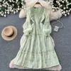 Vestido para mujer de estilo palaciego, con intrincados bordados, mangas de farol huecas, cuello en V, corte ajustado, longitud media, verde, otoño 2026