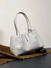 Bolso de mano de cuero para el trabajo, tacto de alta gama, bolso tote de un solo hombro, gran capacidad, estilo de vacaciones de verano para mujer, bolso tejido a mano