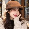 Gorra de Ante Retro para Mujer Otoño Invierno Adelgazante Facial Estilo Británico Gorra de Periódico Versátil Gorra Plana Gorra de Pintor
