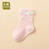 Colección de primavera y otoño para bebés niñas recién nacidas: calcetines rosas adorables estilo princesa con encaje floral y lazo, algodón Clase A