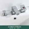 Grifo para Lavabo Juego de Cuatro Piezas Juego de Tres Piezas Tres Agujeros Cuatro Agujeros Grifo Separado para Lavabo Montado en Pared Extraíble Accesorios