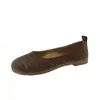 Mocassins de camurça com bico redondo, estampa de leopardo, para primavera e outono, versáteis, moda 2026, slip-on, sapatos baixos sem cadarço para mulheres