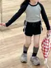 Otoño 2025 Ropa Nueva para Niños Estilo Coreano Niñas Camiseta Corta de Color de Contraste Pantalones Deportivos Cortos con Cordón Hot Pants