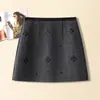 Falda corta de patrón de rombos, diseño adelgazante, nuevo estilo de otoño, de cintura alta a la moda, falda de línea A casual y versátil 2026