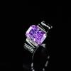 Anel de Diamante Roxo Escuro Exquisito de Moda de Luxo Leve Diamante de Alto Carbono Corte Flor de Gelo Design Nicho Roxo Princesa Quadrado Anel de Diamante para Mulheres