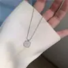 Design de Nicho Branco Concha Sintética Pingente Quadrado Corrente para Clavícula Simples Moda Feminina Versátil Cristal