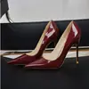 Tacones Altos de Punta Fina Versátiles con Corte Lateral en Gamuza Negra para Mujer, Elegantes Zapatos de Salón Stiletto de Suela Roja