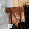 Bolso de Mujer 2026 Nuevo Otoño e Invierno Cruzado de Gran Capacidad Tipo Cubo Versátil de Alta Gama Moda Bolso de Hombro