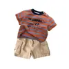 Conjunto de Ropa Guapo para Bebé Niño: Conjunto de Dos Piezas para Niños: Top Holgado de Manga Corta a Rayas y Pantalones Cargo Versátiles, Atuendo de Moda para Niños