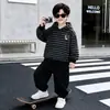 Conjunto de moletom para meninos, novo e estiloso para o outono de 2026, roupas de outono da moda para crianças, conjunto de duas peças para bebês para primavera e outono