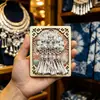 Imán de Refrigerador Cultural y Creativo de la Aldea Miao Qianhu de Guizhou, Corona Miao, Imán de Refrigerador Teñido con Índigo para Tocados Miao, Refrigerador con Bordado Miao
