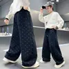 Nueva colección de otoño de ropa infantil: Pantalones deportivos para niños de pierna recta con estampado integral, pantalones largos de punto holgados para niños mayores, estilo moderno para primavera y otoño de 2026
