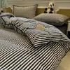 Juego de ropa de cama de cuatro piezas de algodón puro cepillado Clase A, ropa de cama de algodón de alta gama, funda de edredón gruesa, juego de tres piezas para estudiantes, sábana plana y sábana bajera
