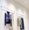 Estante de exhibición de ropa de pared barra colgante frontal sólido barra colgante de ropa en la pared estante de tienda de ropa