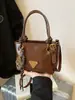 Bolso Retro Pequeño Transfronterizo para Mujer 2025 Invierno Nuevo Estilo Versátil Bolso de Hombro Cruzado Bolso de Mano Exquisito Bolso Cubo