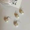 Brincos de Pérola Simples de Luxo Leve Vintage Femininos Elegantes Doces High-end Moda Versátil Estilo Ocidental Brincos de Nicho Brincos