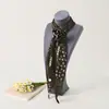 Bufanda de gasa con forma de diamante para mujer, estilo coreano, estampado a cuadros, bufanda larga para el cuello con hebilla de bufanda de flor de rosa tridimensional, cinta elegante