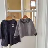 Conjunto de Duas Peças de Vestido Xadrez de Outono para Meninas com Cardigã de Tricô com Renda e Vestido com Gola Xadrez Conjunto 18005