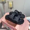 Pantuflas para Uso Casual 2024 Suela Gruesa Nueva Moda Tejidas Mágicas Verano Sandalias de Playa de Suela Plana