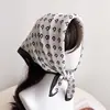 Pañuelo pequeño cuadrado de algodón y lino con estampado paisley en blanco y negro para mujer, adecuado para primavera, otoño e invierno, pañuelo para el cuello