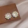 Cao Shi Exquisitos Pendientes de Facturación Estilo K Estilo Ins para Mujer Joyería de Flor de Copo de Nieve Lujo Accesible Pendientes Brillantes de Gama Alta
