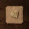 Broche Coração Estilo Japonês para Mulheres, Pinos de Personalidade Tendência Celebridade da Internet, Botão de Cardigã Anti-Exposição, Acessório Elegante para Terno