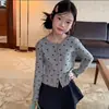 Roupa Infantil Estilo Coreano Conjunto para Meninas 2026 Outono Nova Chegada Estampa de Estrela Cardigan de Tricô Top Calça Personality Butt Cover Tendência