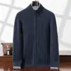 Suéter Cárdigan de Cachemira Tejido Retorcido Otoño e Invierno 2025 para Hombre Cuello Semi-Alto con Cremallera Color Sólido Casual de Negocios Chaqueta Suéter