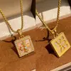 Estilo Palácio Italiano Artesanal Escovado Rosa Botão Cruz Pingente Moda Luxo Acessível High-End Diamante Rosa Concha Colar para Mulheres