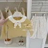 ¡LeenbabyQueso Crema! Diseño original, conjunto súper lindo de top para niña con pajarita color crema y pantalones tipo linterna de lunares
