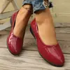 Zapatos casuales de cuña para mujer de talla grande transfronterizos, nuevos de la primavera de 2026 estilo coreano de tacón bajo, zapatos de cuero slip-on poco profundos para comercio exterior
