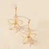 Moda de temperamento europeo y americano, collar con colgante de flor súper de hada, diseño de nicho femenino, cadena de clavícula hueca de lujo ligero, venta al por mayor