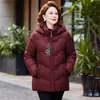 Chamarra de Plumón de Ganso Blanco para Mujeres de Mediana Edad y Mayores, Estilo Invierno Mamá, de Longitud Media, Protección contra el Frío, Marca de Alta Gama, Elegante, Ropa de Abrigo Tallas Grandes
