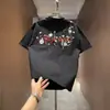 Camiseta Estampada Floral Bordada de Manga Curta Estilo Americano Tendência para Homens e Mulheres, Novo Popular de 2026 Top Soltinho de Meia Manga para Casal