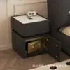 Cofre Inteligente Residencial com Mesa de Cabeceira Integrada, Cofre Antifurto Protegido por Senha, Armário Multifuncional para Quarto com Carregamento Sem Fio