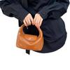 Bolsa para Lonchera de Piel de Vaca de Capa Superior, Bolsa Pequeña para Llevar en la Mano, Diseño de Nicho de Alto Nivel para Mujer, Bolsa Nube, Bolsa Cruzada Versátil, Bolsa Dumpling