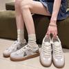 Sapatos brancos pequenos de sola grossa para mulheres, novos sapatos de outono 2025, sola grossa, aumento geral, calçados esportivos casuais, leves e respiráveis