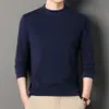 Camiseta de Manga Longa Estilo Novo 2024 para Homens de Meia-Idade, Cor Sólida, Toque de Luxo, Moletom Gola Alta Meia-Boca de Veludo Alemão para Homens, Camiseta de Outono para Homens