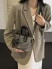 La Popular Bolsa Bandolera Tipo Cubo de Este Año para Mujer 2025 Nueva Moda Bolso de Hombro de Contraste Bolso Cruzado de Nicho de Gama Alta