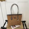 Bolsa Retro Fosca de Grande Capacidade Feminina 2026 Outono/Inverno Nova Bolsa de Ombro Única para o Dia a Dia Bolsa Tote Simples Bolsa Saco